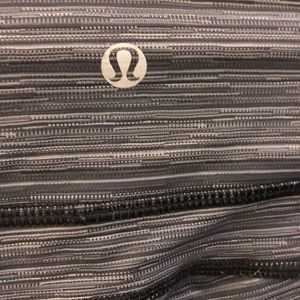 lululemon athletica Pants - Lululemon black and gray crop legging, sz 6, 68873 lululemon athletica Pants - Lululemon black and gray crop legging, sz 6, 68873
